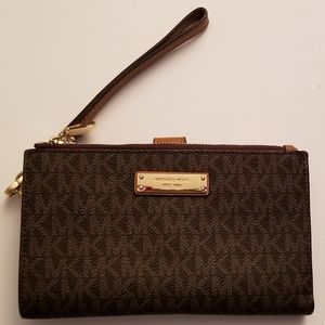 Michael Kors Wristlet Wallet
